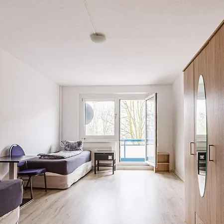 Zuhause In Gruenau - Vollmoebliert - Bei Dkn Leipzig