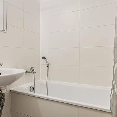 Zuhause In Gruenau - Vollmoebliert - Bei Dkn * Leipzig