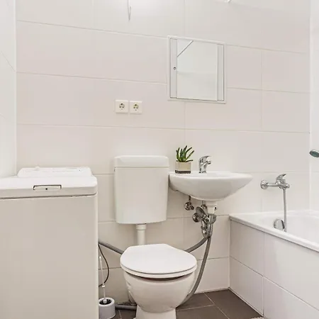 Zuhause In Gruenau - Vollmoebliert - Bei Dkn